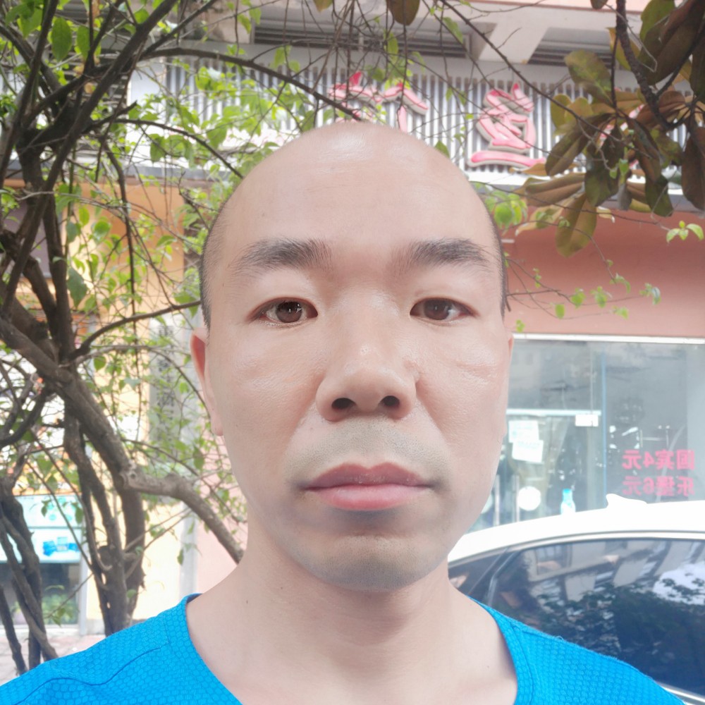 家庭煮男的照片