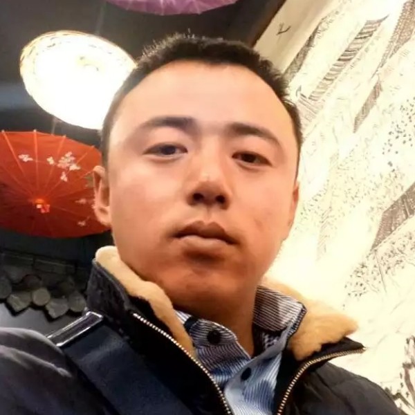 温柔挽手期待的照片