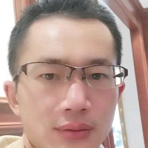 宅宅宅男的照片