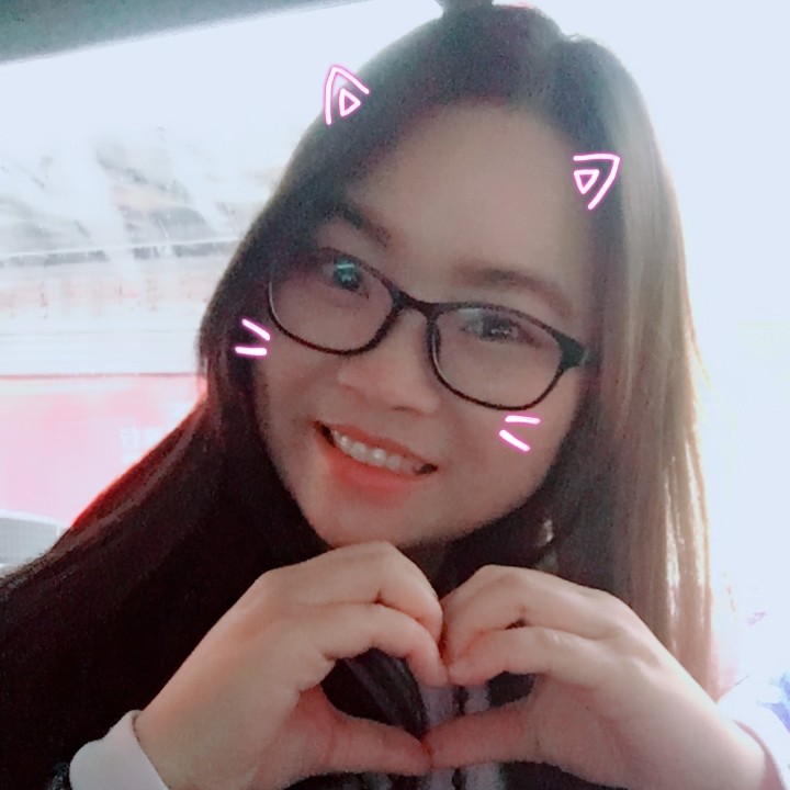 生动漫步机器猫的照片