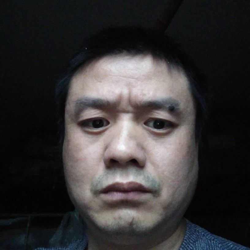 机灵倾心钢笔的照片