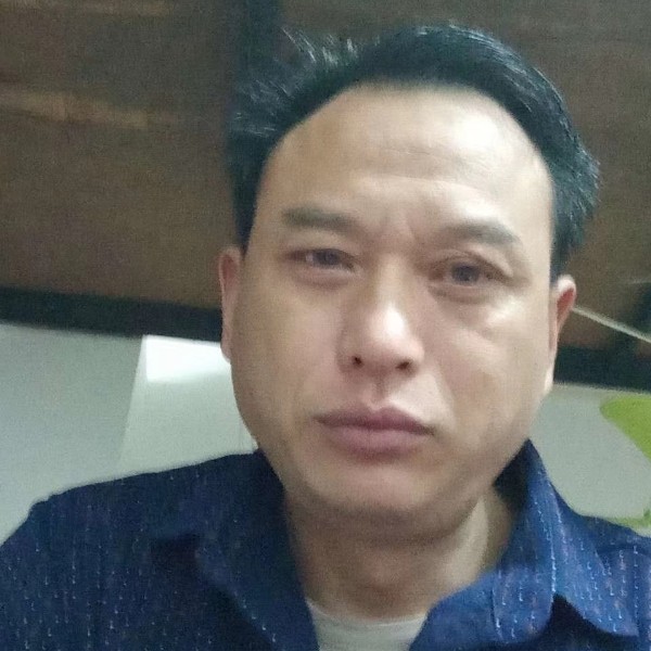 暖阳漫步等待的照片