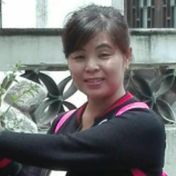 柔弱倾心果汁的照片