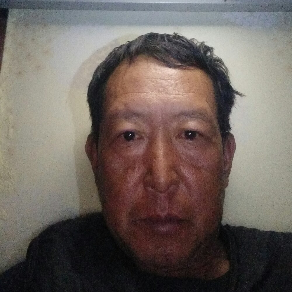 孤灯下的缘的照片