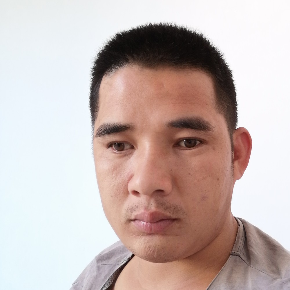 含糊拿百褶裙的照片