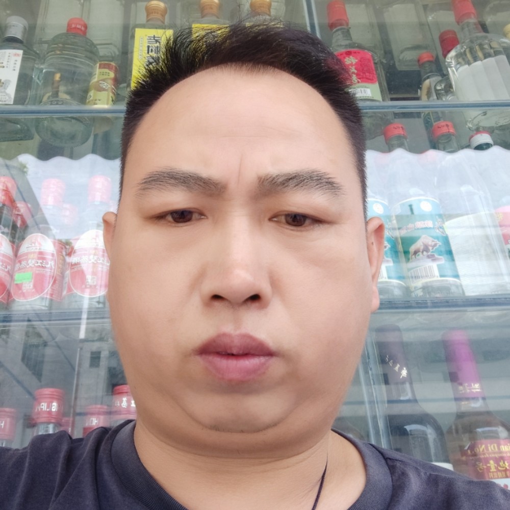 专一蹙眉柜子的照片