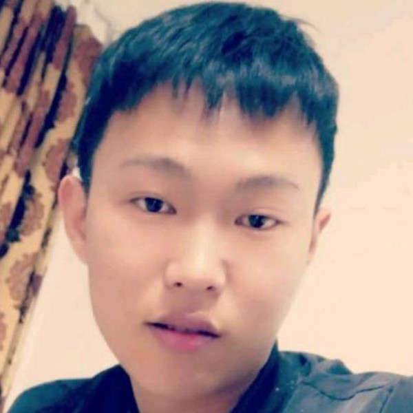 深情挽手大炮的照片