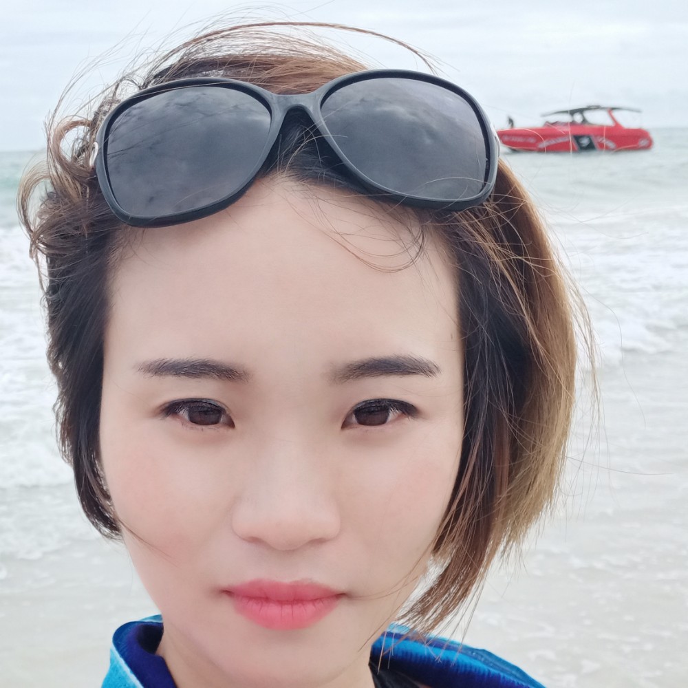 矜柔认真的照片