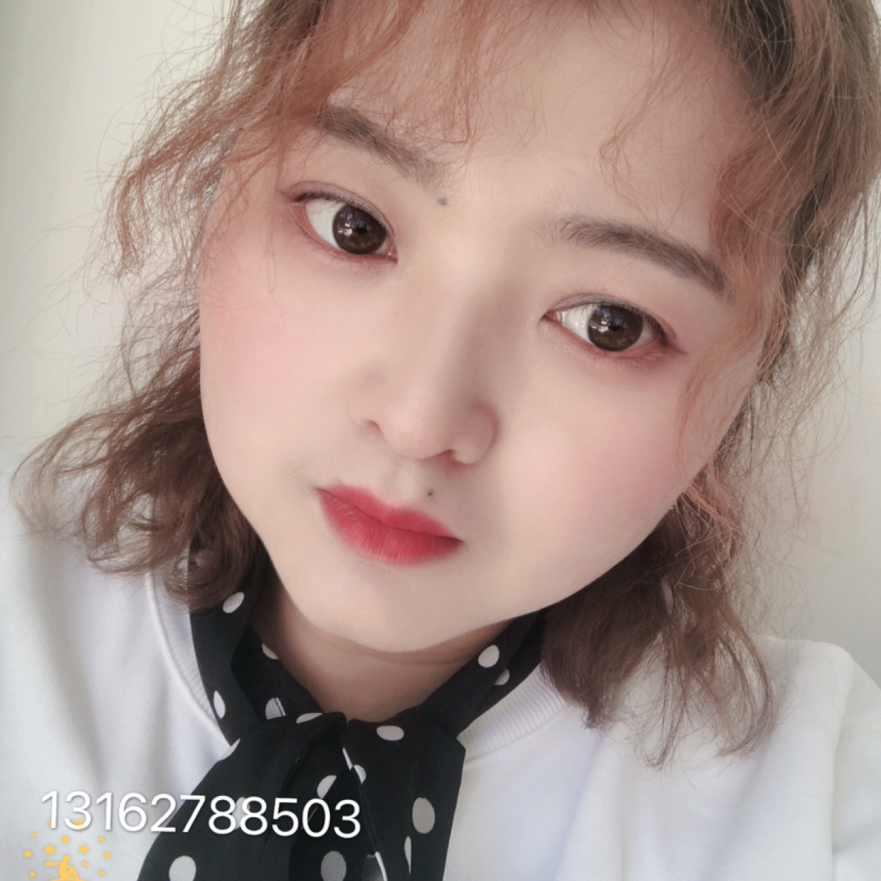 眼睛大回首流影的照片
