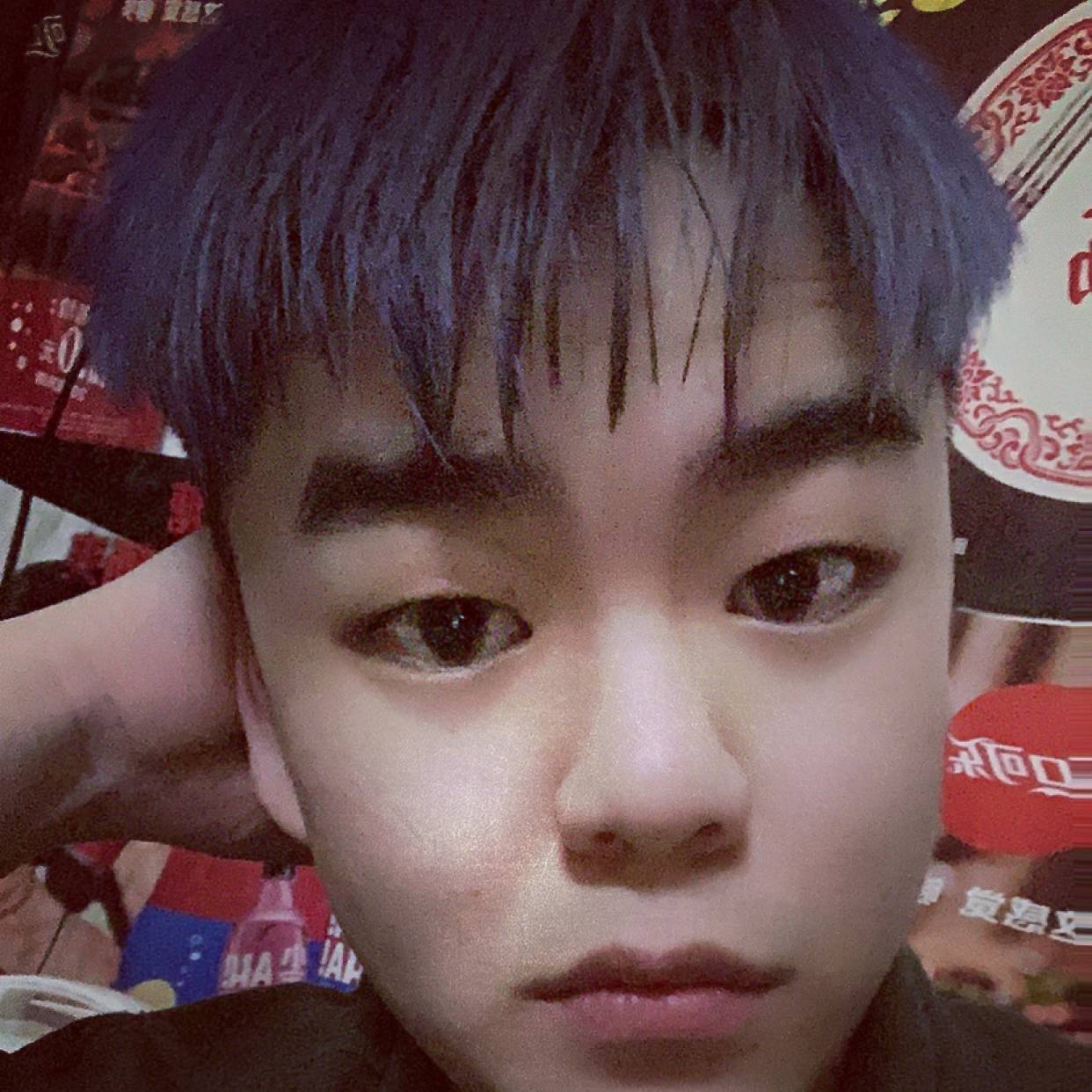腼腆蹁跹画笔的照片