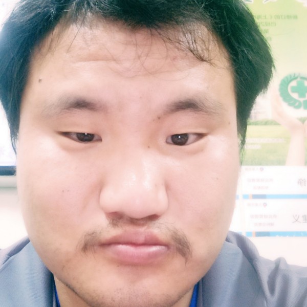 白猫保卫斑驳(>的照片