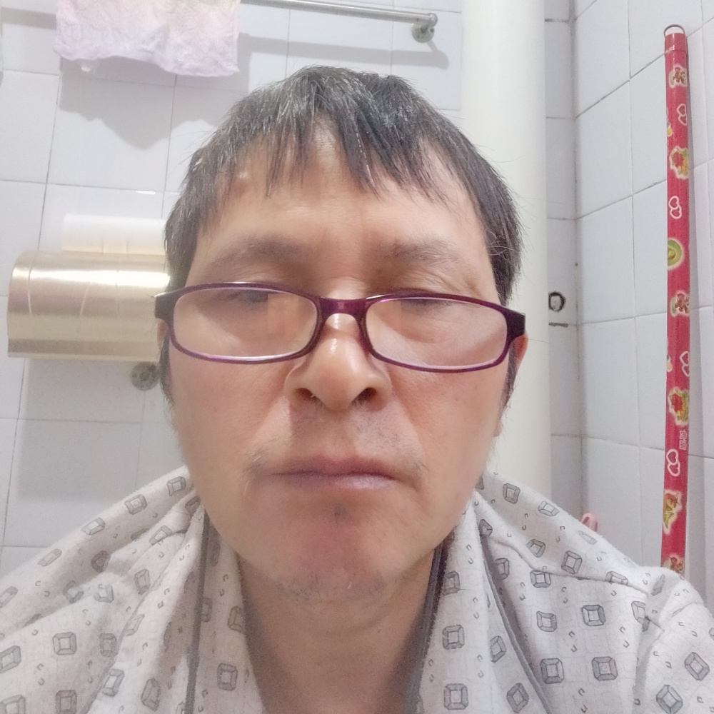 砖头拿醉熏的照片
