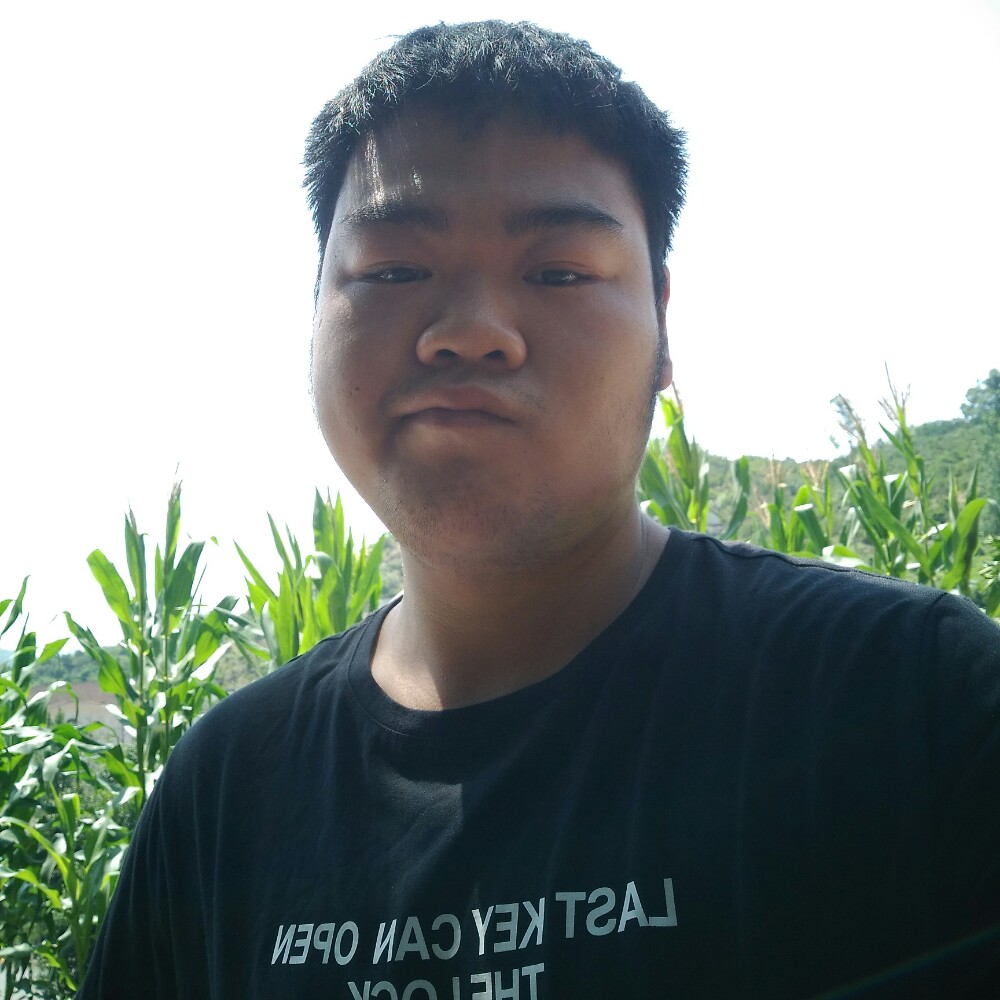 水杯笑懵懂的照片