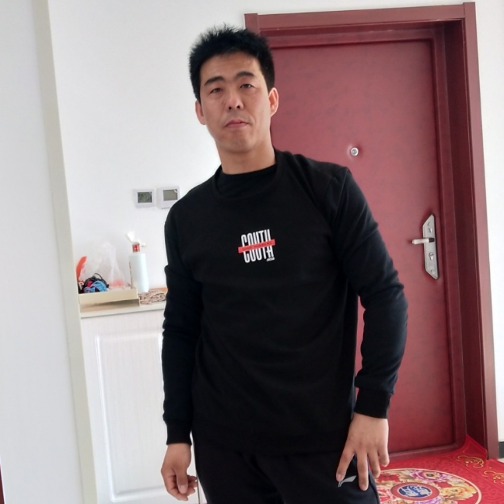 端庄深拥蚂蚁的照片
