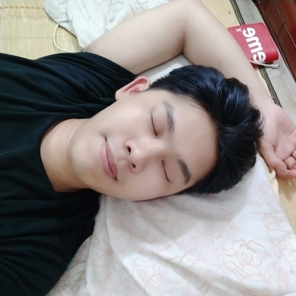漠然一笑的照片