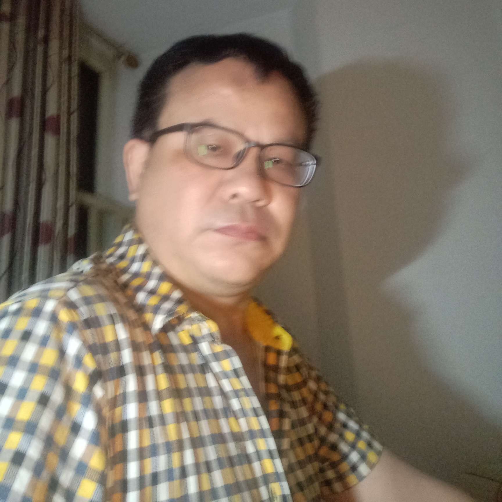 温柔回眸红牛的照片