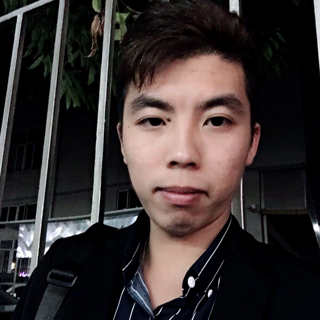 等有伞的你的照片