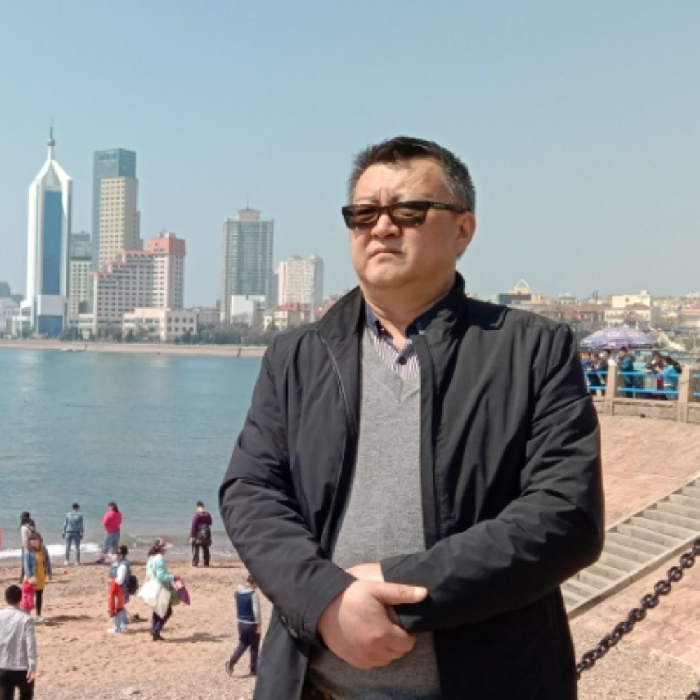 黑白阿罗的照片