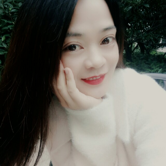 自由的小燕子的照片