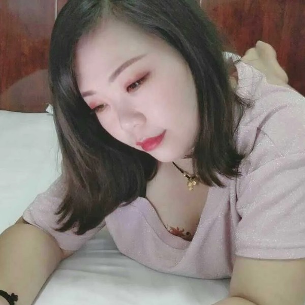 母鸡踢舒服的照片