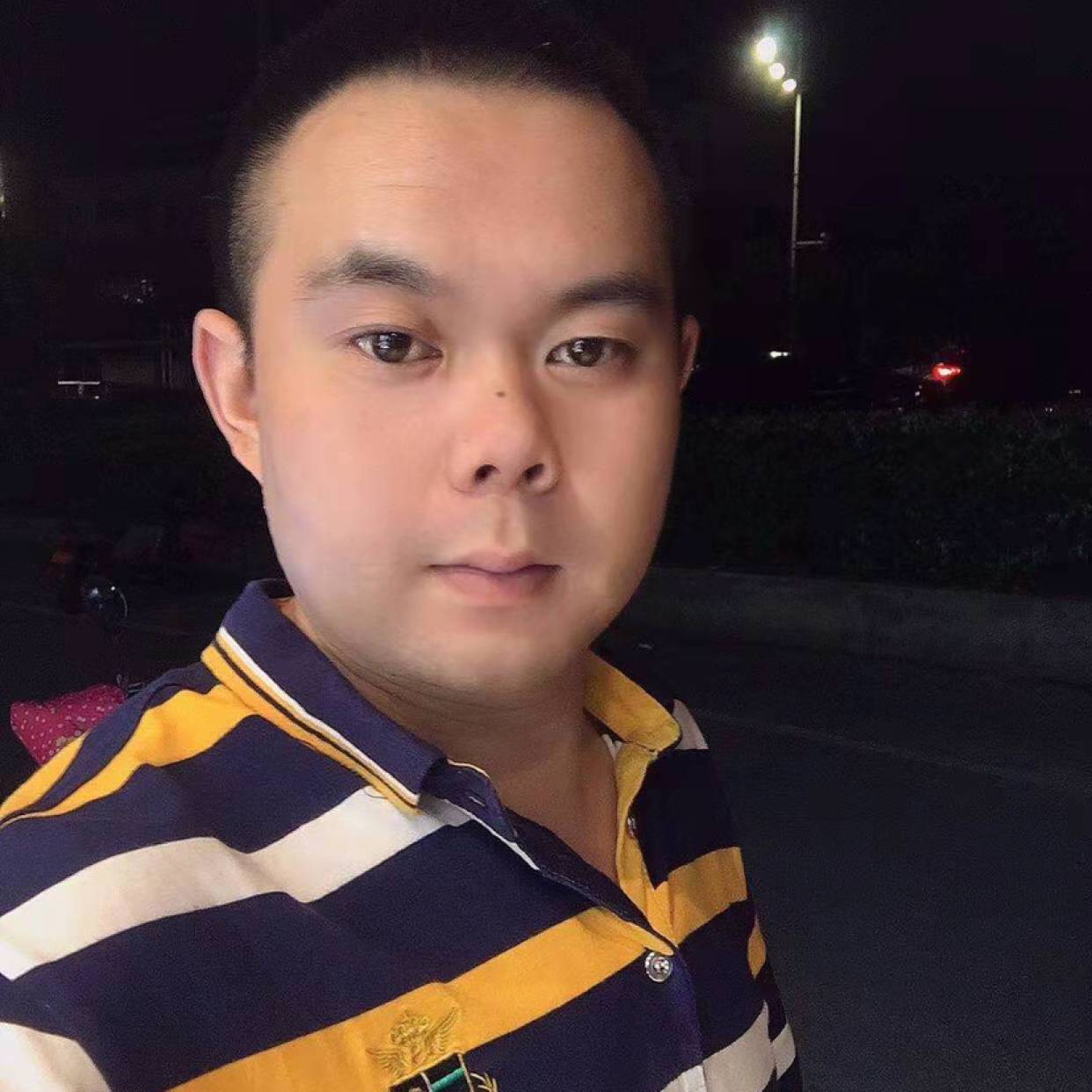 懵懂迎鸡的照片