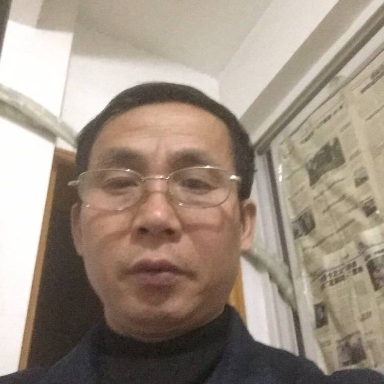 娇小男人的照片