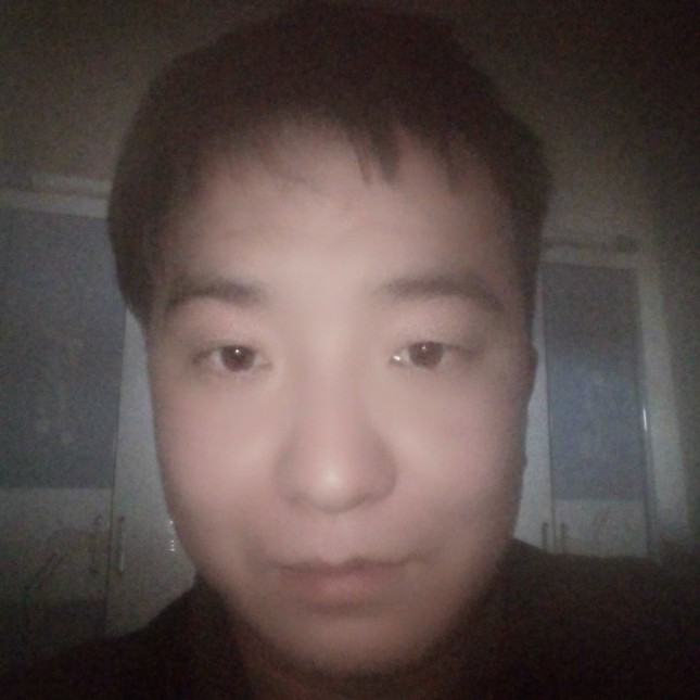 鳗鱼回首晨曦的照片
