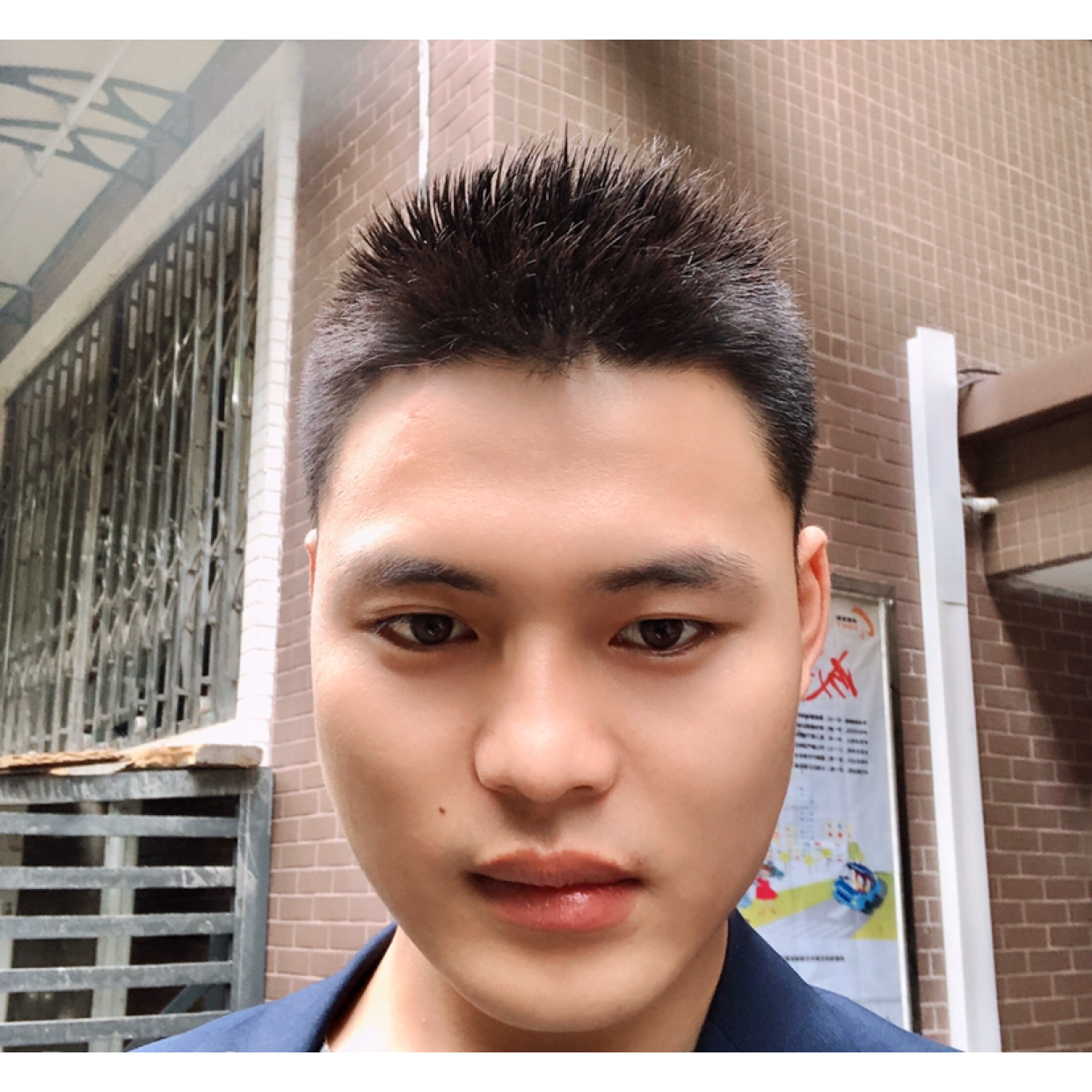 一身肌肉的照片