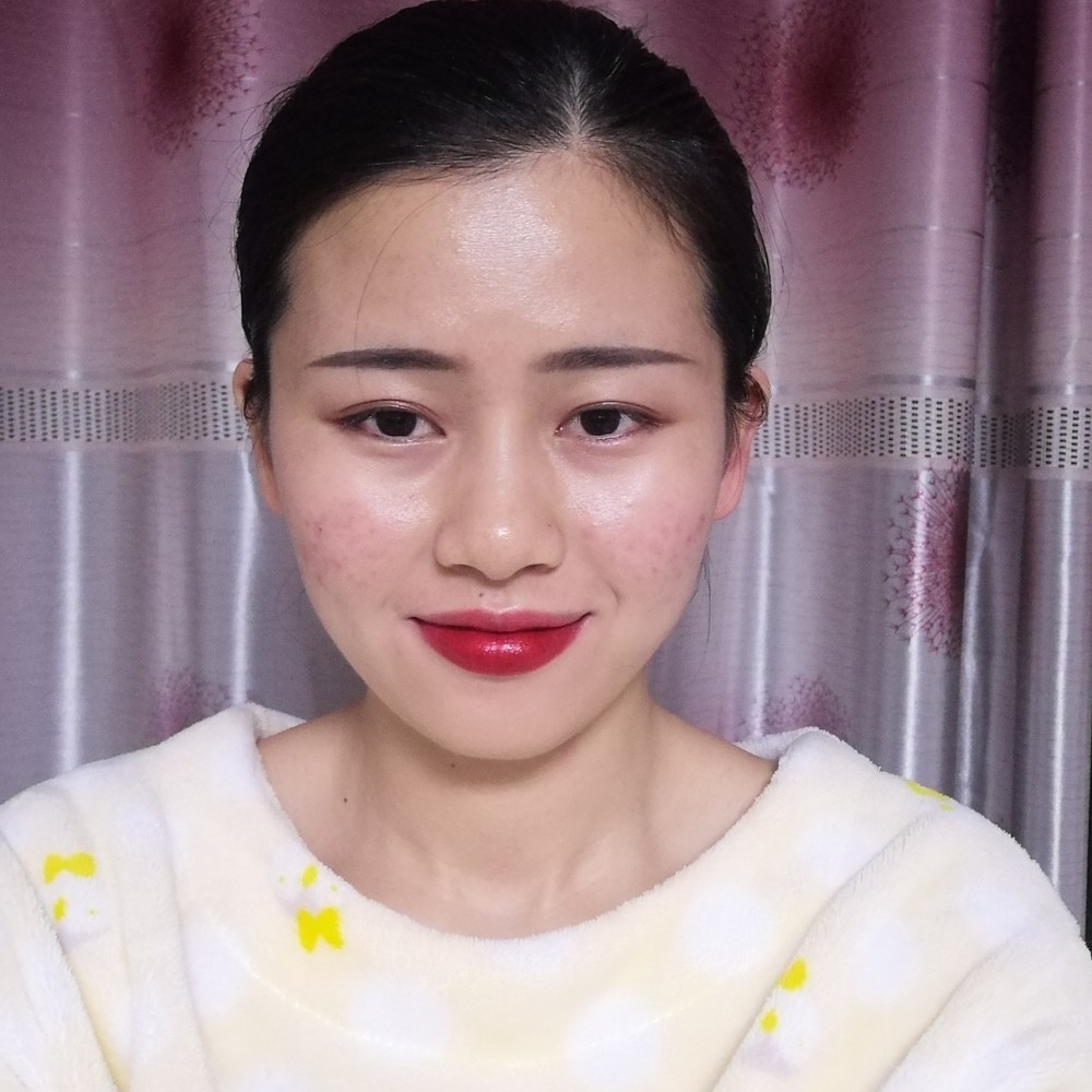 过期的少女的照片