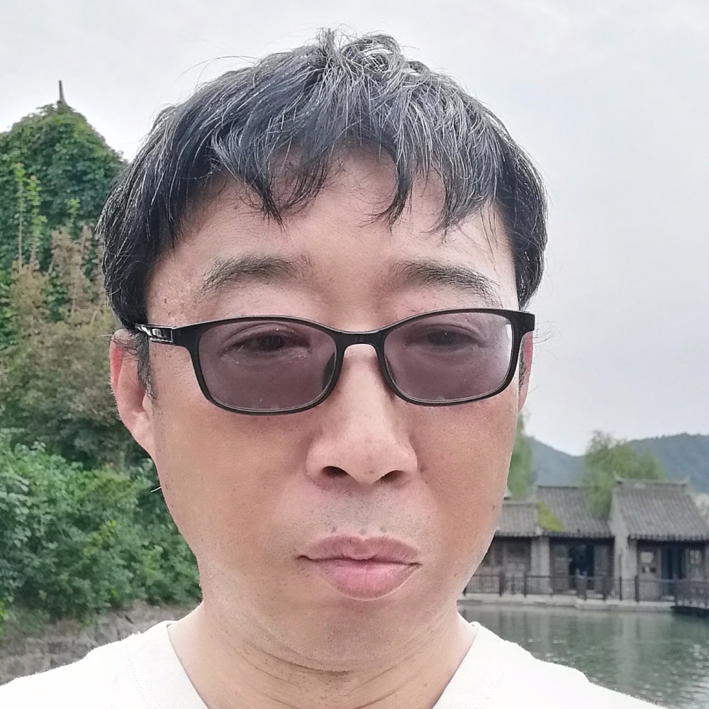 自由吃醋热狗的照片