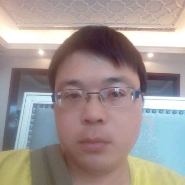 高贵浅吻草莓的照片