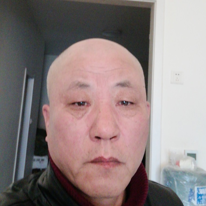 香烟灼手的照片