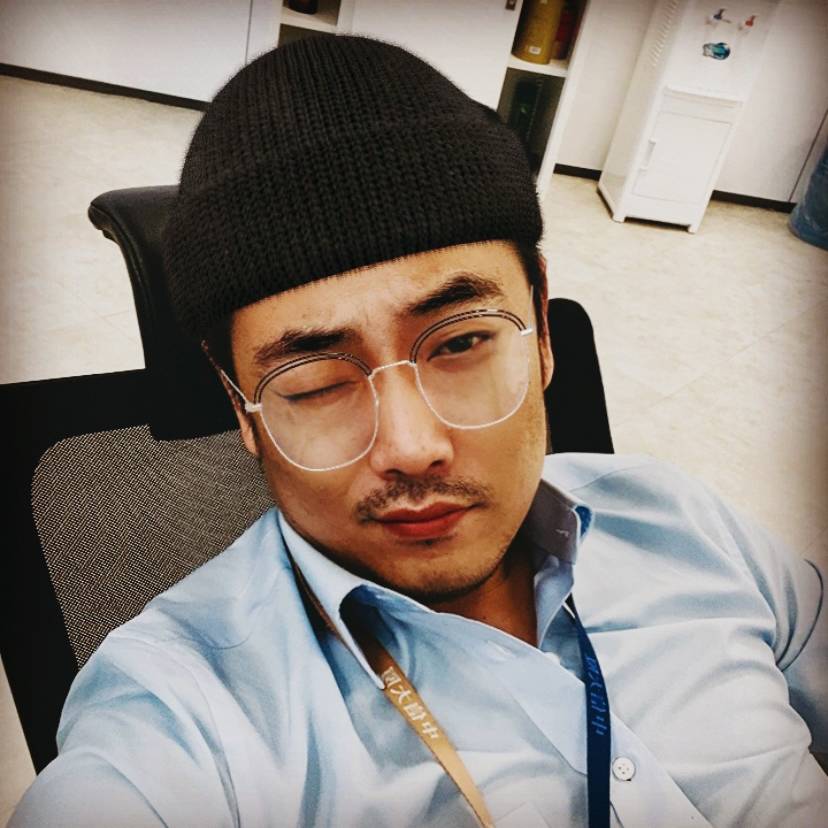 一身西装流氓气的照片