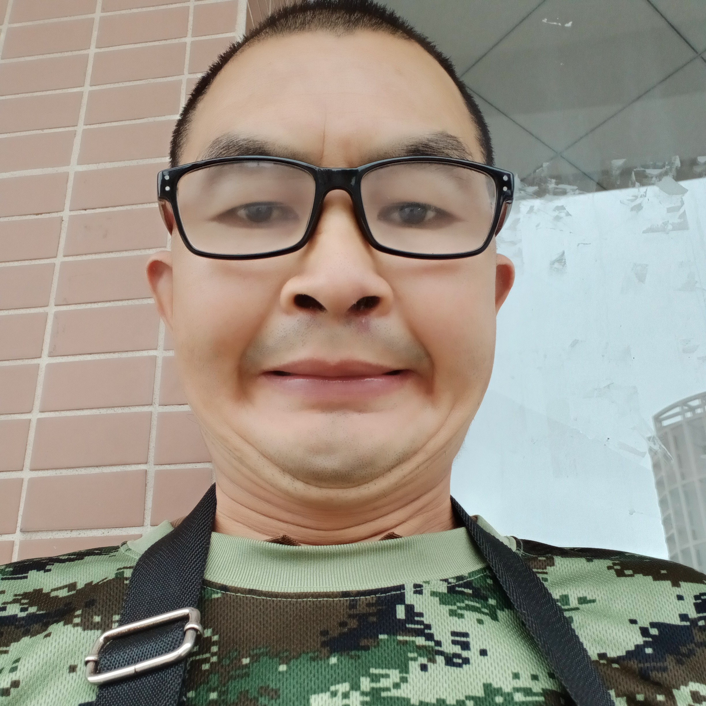 怕孤独挽手草莓的照片
