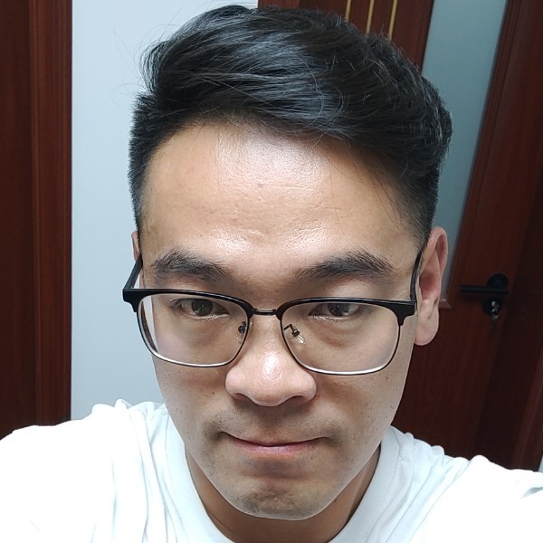 流影挽手落寂的照片