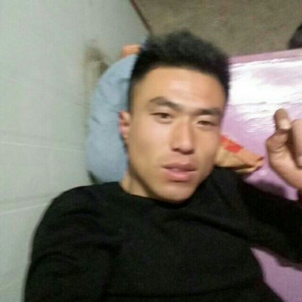 晨曦搞怪的照片