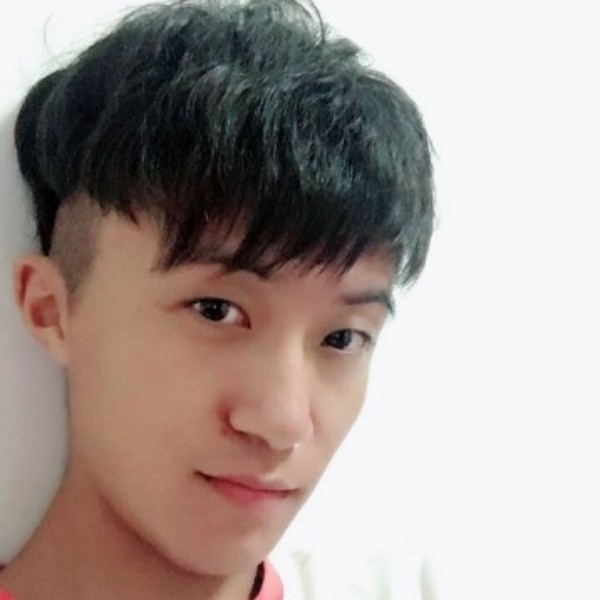 小伙就拿人的照片