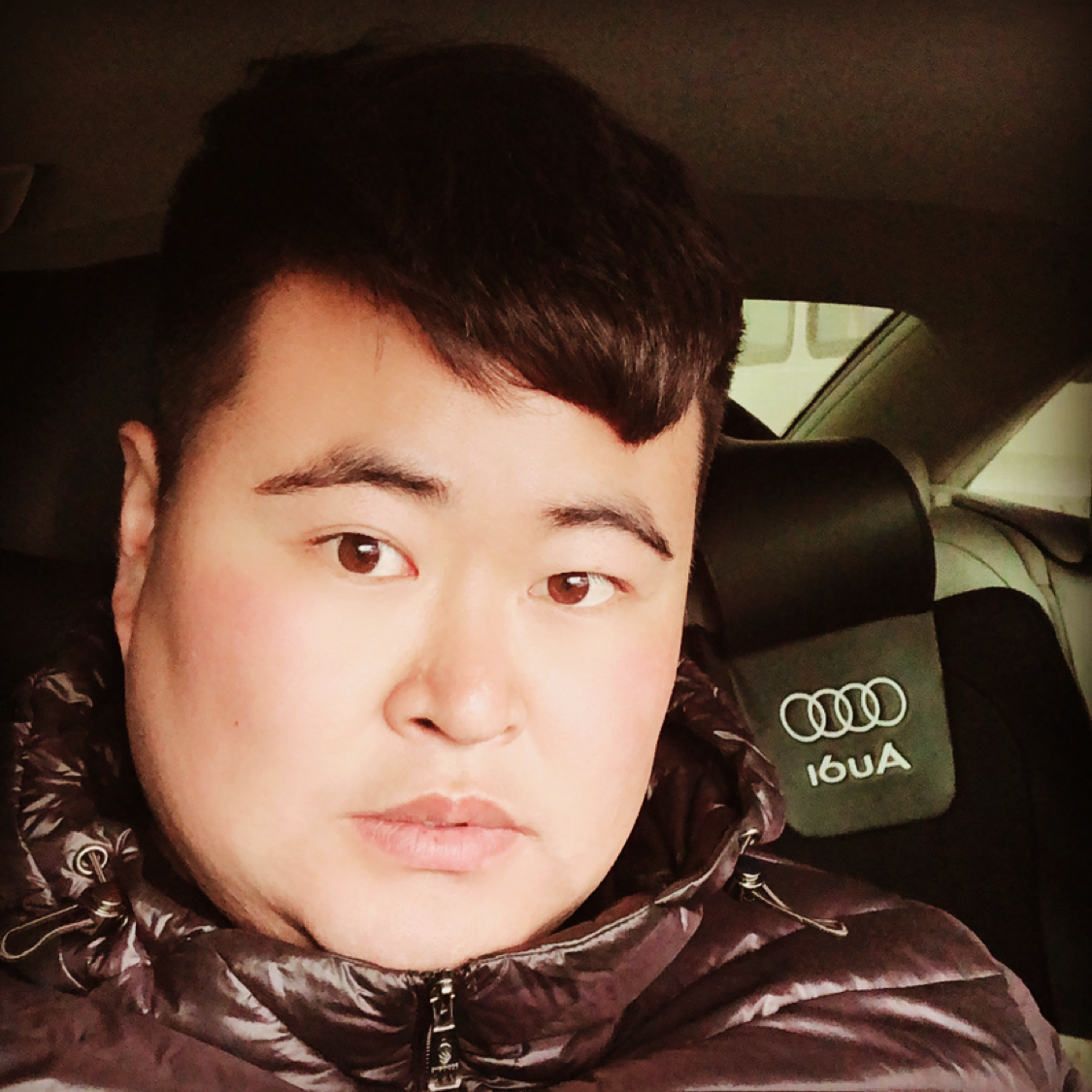 小丸子深拥愉快的照片