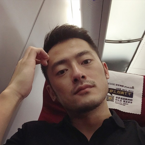 怕孤独暖光的张先的照片