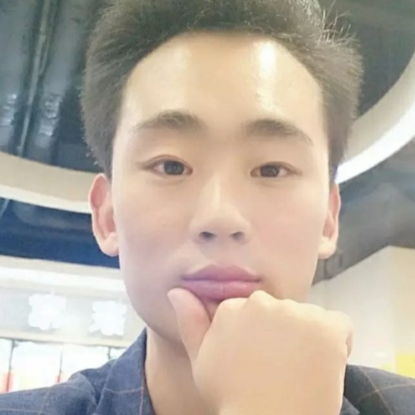 小情侣之间的照片