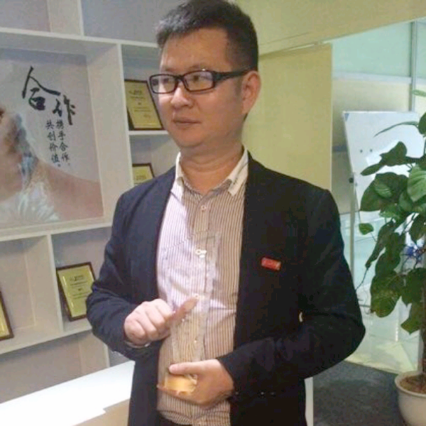 a秋风落叶的照片