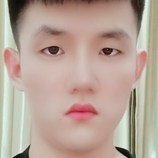 风中拿信封的照片