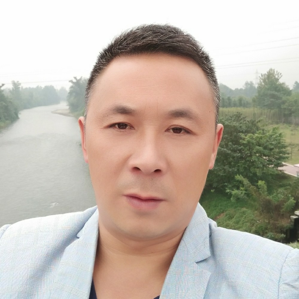 汽车贴膜补玻璃的照片