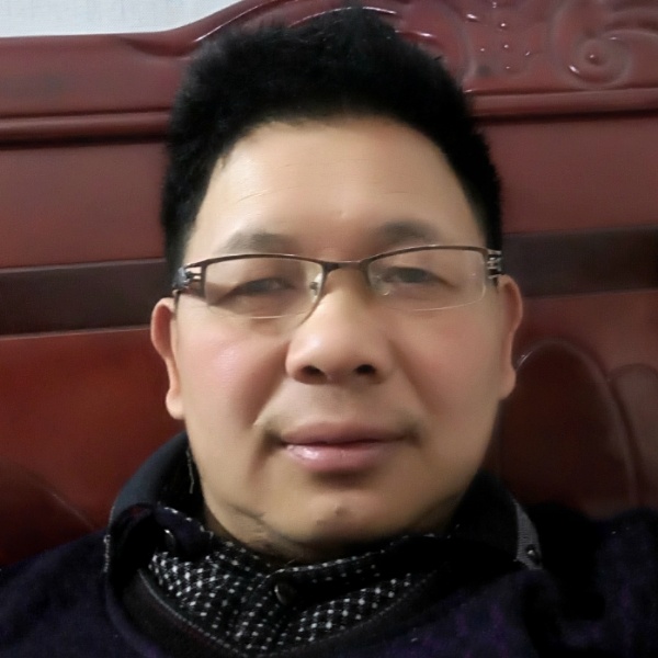 刘日雄的照片