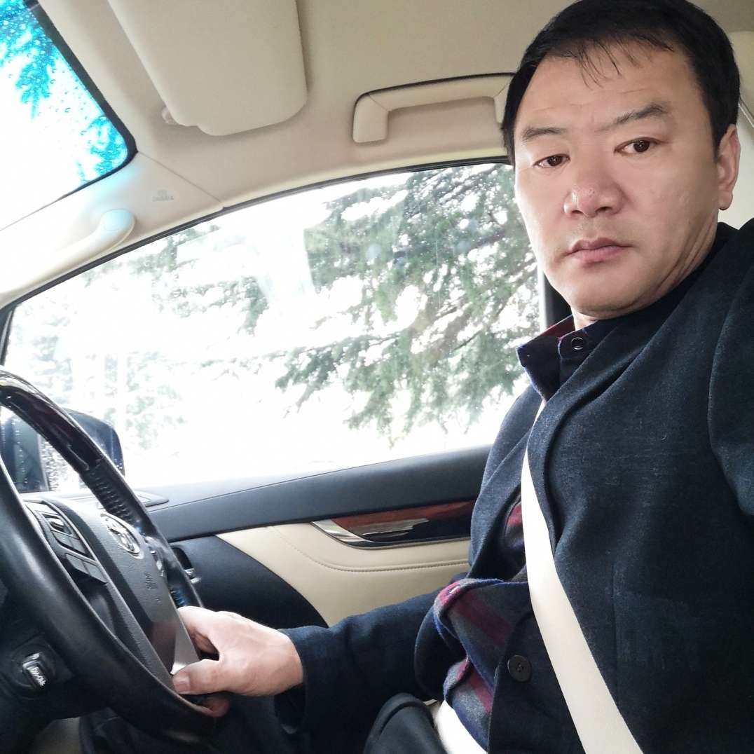 轻松给巨人的照片