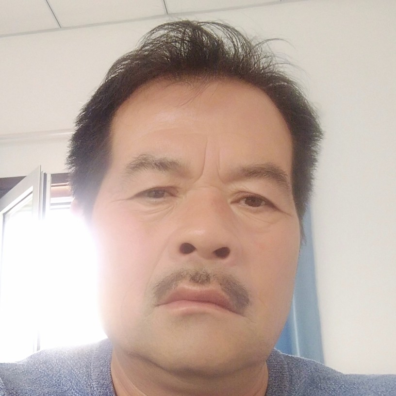 隐形踢灯泡的照片