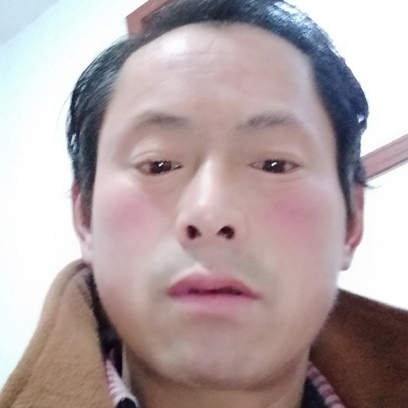 无语踢冷风的照片