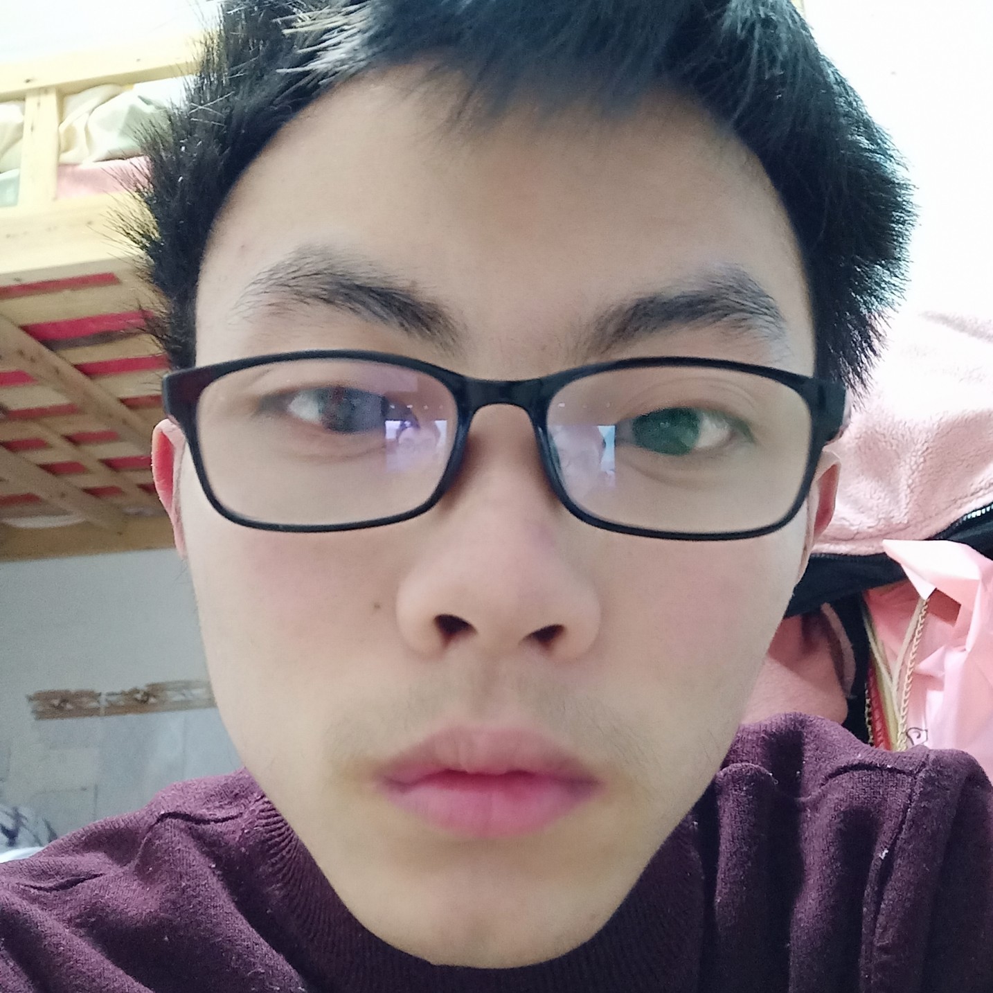 天寂那认真的照片