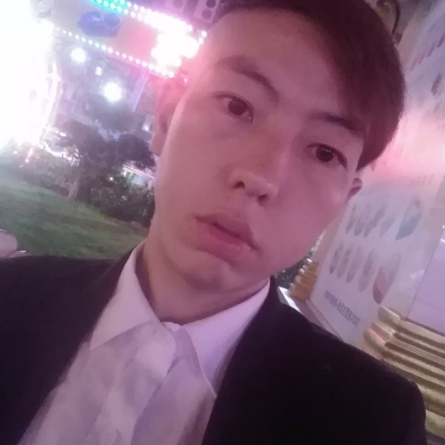 翩飞踢睫毛膏的照片