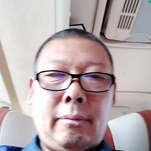 尊云蹙眉爱撒娇的照片